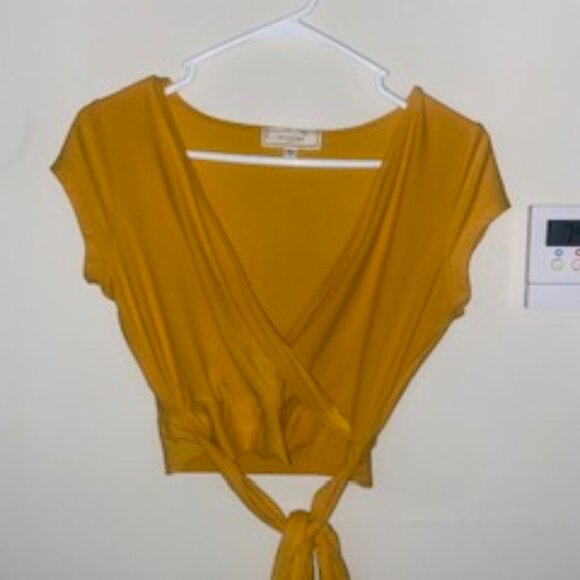 No Comment Mustard Yellow Blouse S | Short Sleeve Women's Top Like New - Picture 5 of 7